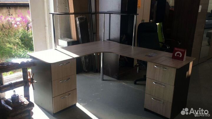 Письменный стол