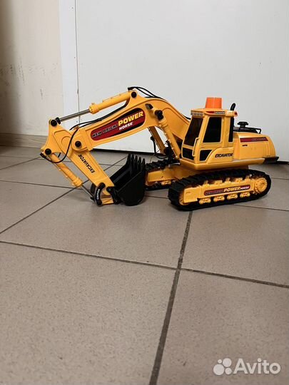 Экскаватор на радиоуправлении Racing Toys