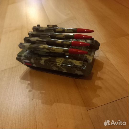 Игрушка танк с ракетной установкой технопарк