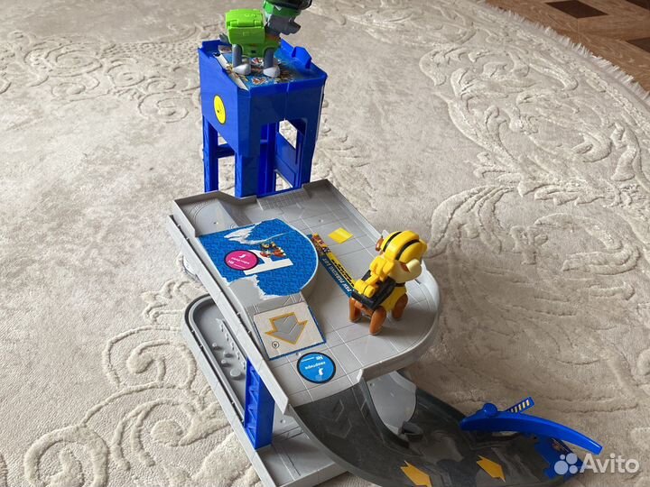 Трек,база Щенячий патруль и два щенка