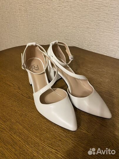 Босоножки женские 37 размер на каблуке