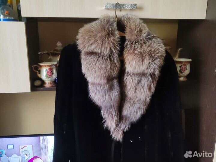 Шуба мутоновая с чернобуркой
