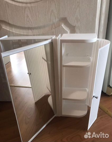 Полочка для ванной с зеркалом