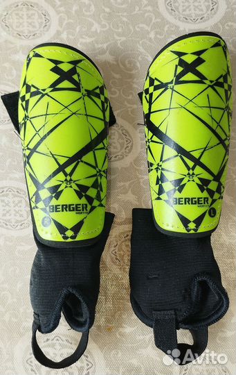 Щитки футбольные