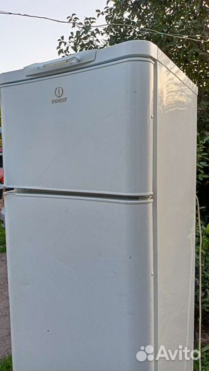 Холодильник бу indesit