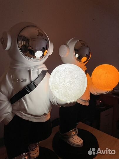 Светильник напольный космонавт