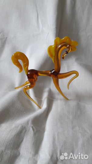 Фигурка коня из цветного стекла времен СССР