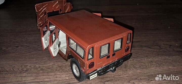 Hummer H1 1/18 Maisto