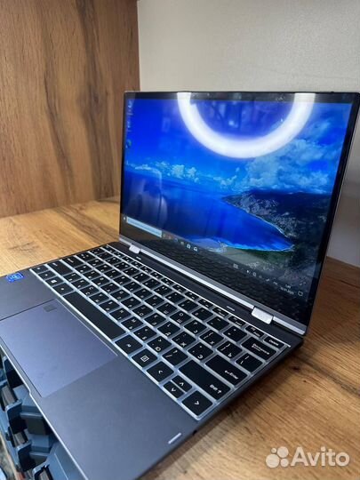 Ноутбук с сенсорным экраном трансформер