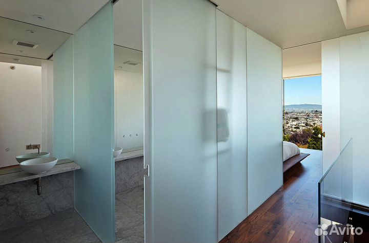 Раздвижные стеклянные перегородки