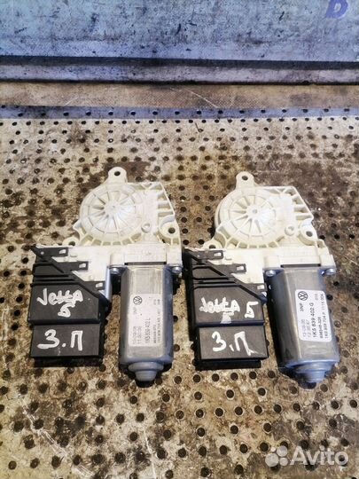 Мотор стеклоподъемника Volkswagen Jetta