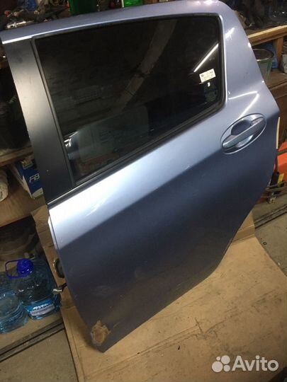 Дверь боковая левая Toyota Vitz