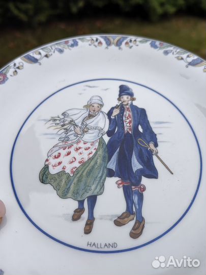 Винтажные тарелки с национальными костюмами