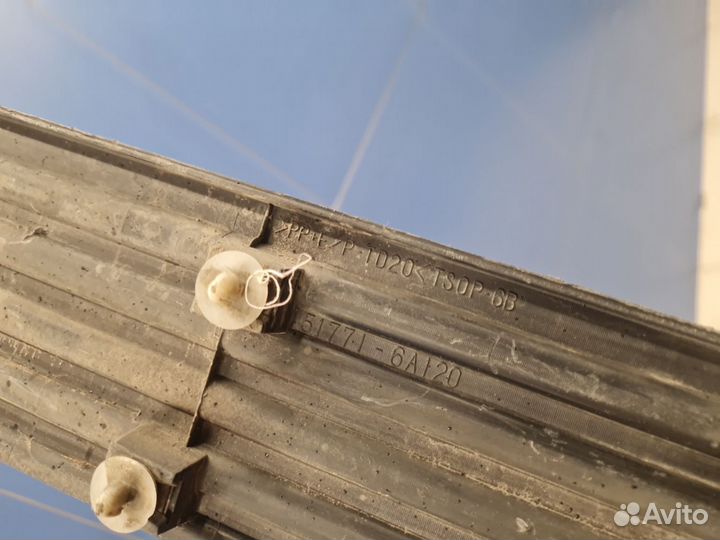 Накладка на подножку правая Toyota Land Cruiser 20