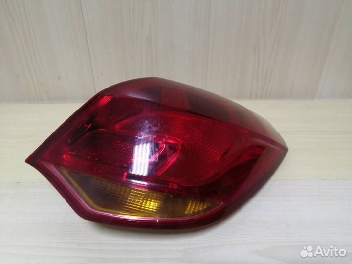 Фонарь задний правый Opel Astra J 2010