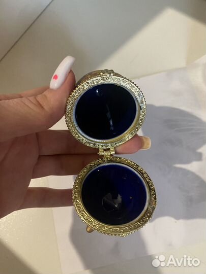 Декоративная шкатулка яйцо