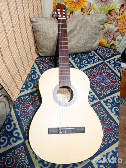 Классическая испанская гитара