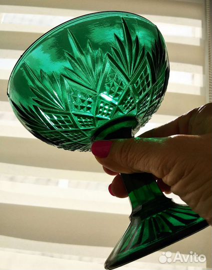 Ваза. Вазочка на ножке. Цветное стекло.Воровского