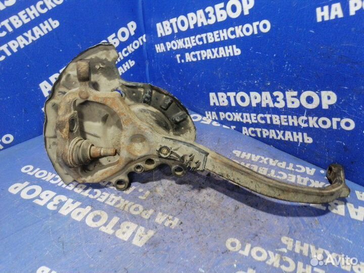 Передний правый поворотный кулак Mercedes-Benz