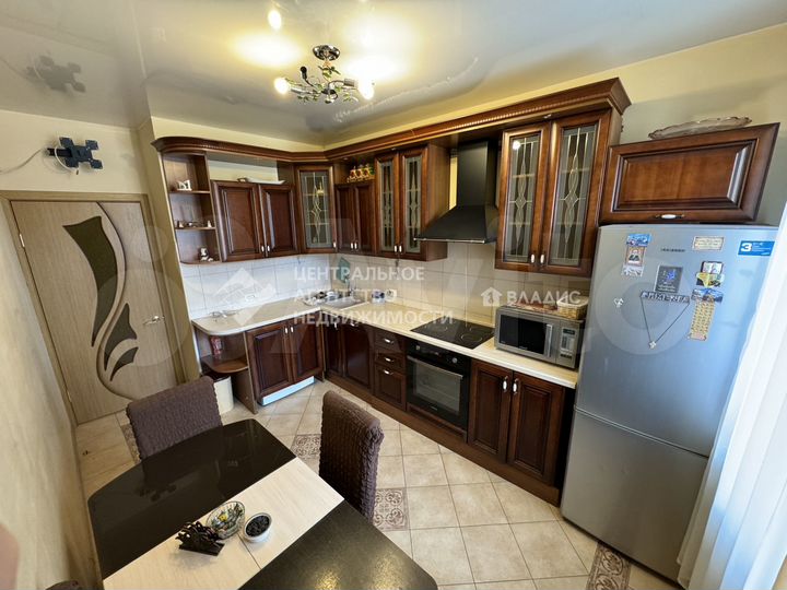 2-к. квартира, 69 м², 1/12 эт.