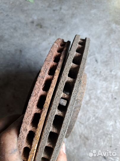 Диск тормозной передний Opel Vectra B