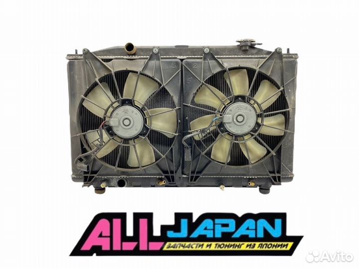 Радиатор охлаждения двигателя передний Honda