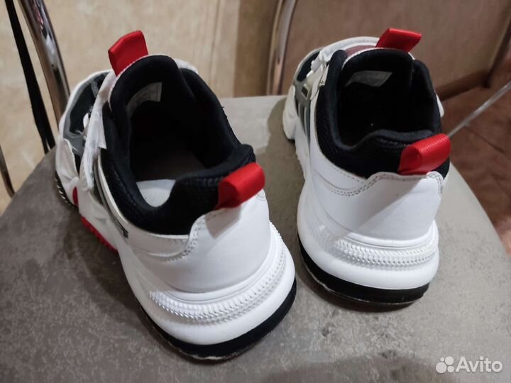 Кроссовки для девочки