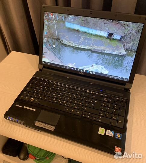 Ноутбук fujitsu lifebook AH530/GFX