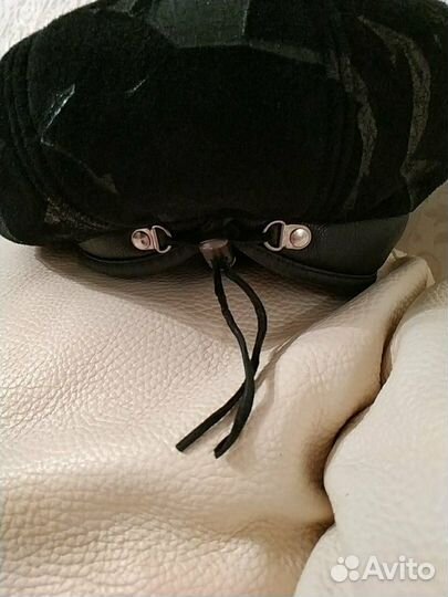 Берет из натуральной замши и кожи