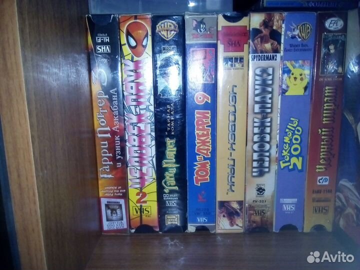 Видеокассеты с фильмами, мультфильмами