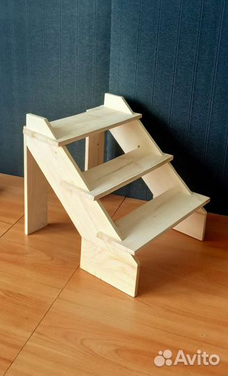 Полочка в виде лестницы