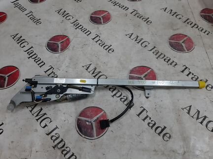 Механизм подачи ремня на Mercedes-Benz W140 CL SEC