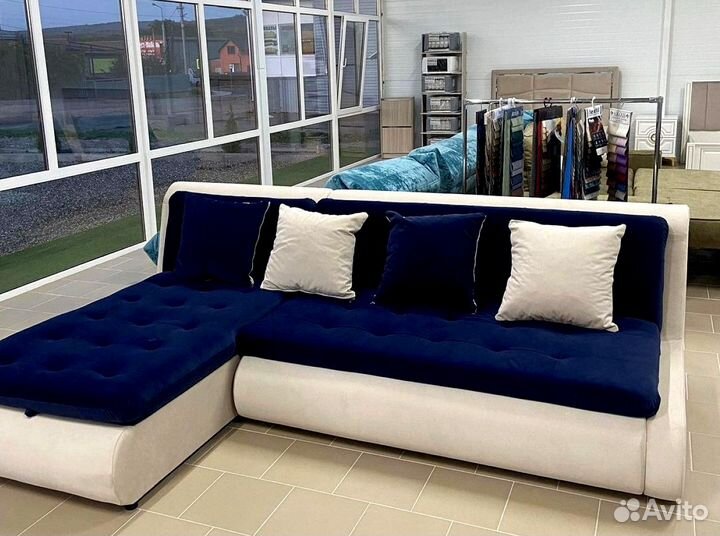 Большой угловой диван