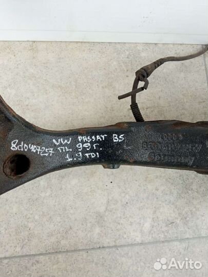 Ступица передняя левая Volkswagen Passat B5 8D0407