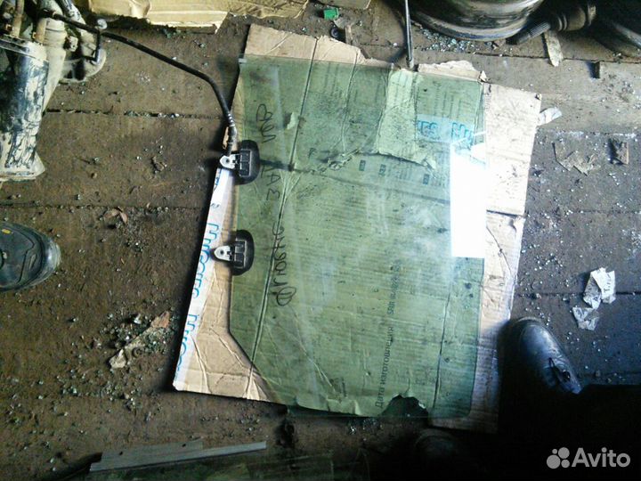 Стекло заднее левое Рено флюенс