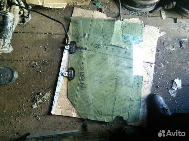 Стекло заднее левое Рено флюенс