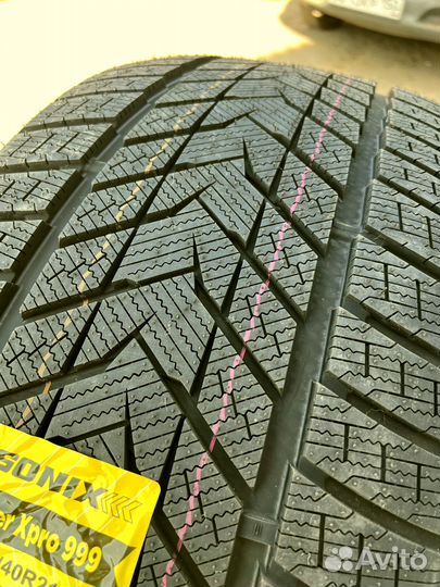 Sonix WinterXPro 999 275/50 R21 122U