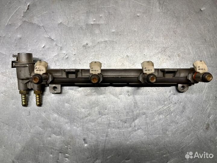 Топливная рампа в сборе с форсунками VAG