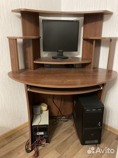Компьютерный стол