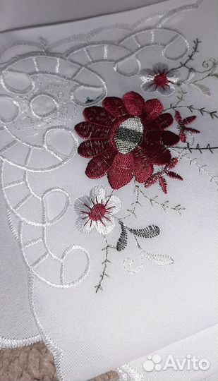 Скатерть ткан-я белая нов. с салфетками(215 150)