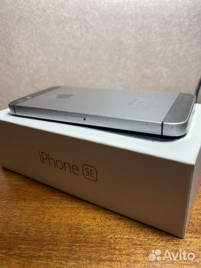 iPhone SE, 128 ГБ