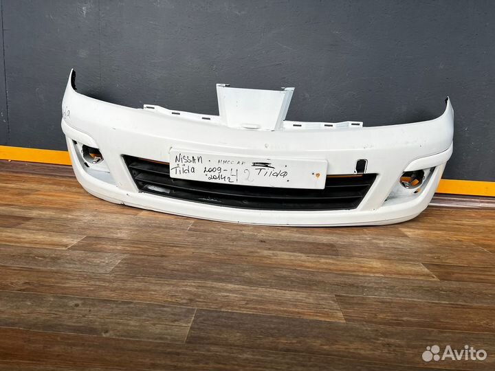 Предний бампер Nissan Tiida