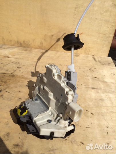 Замок задней правой двери Audi A4 B7