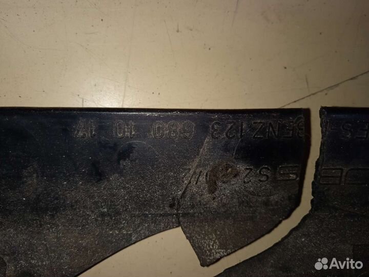 Накладка консоли нижняя Mercedes w123 мерседес 123