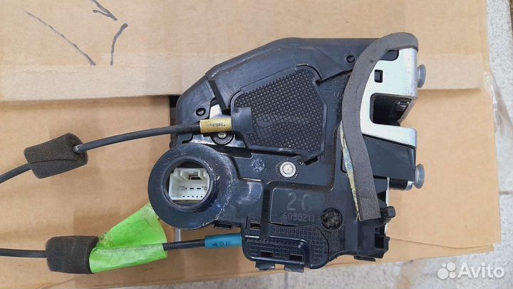 Замок двери toyota Raf 4 2005-10г 3