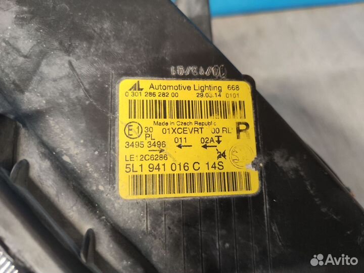 Фара правая Skoda Yeti 1 2009