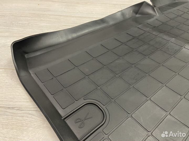 Оригинальный полиуретановый ковер Renault Duster 1