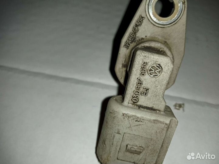 Датчик распредвала Ауди Фольксваген 030907601E