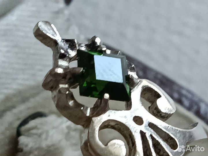 Серебряное кольцо 875 с изумрудным хромдиопсидом