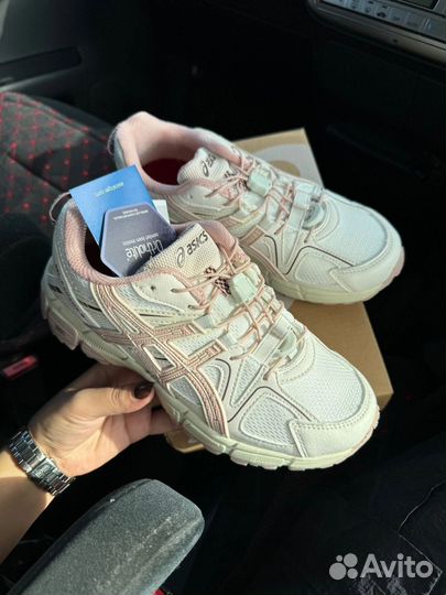 Кроссовки женские asics